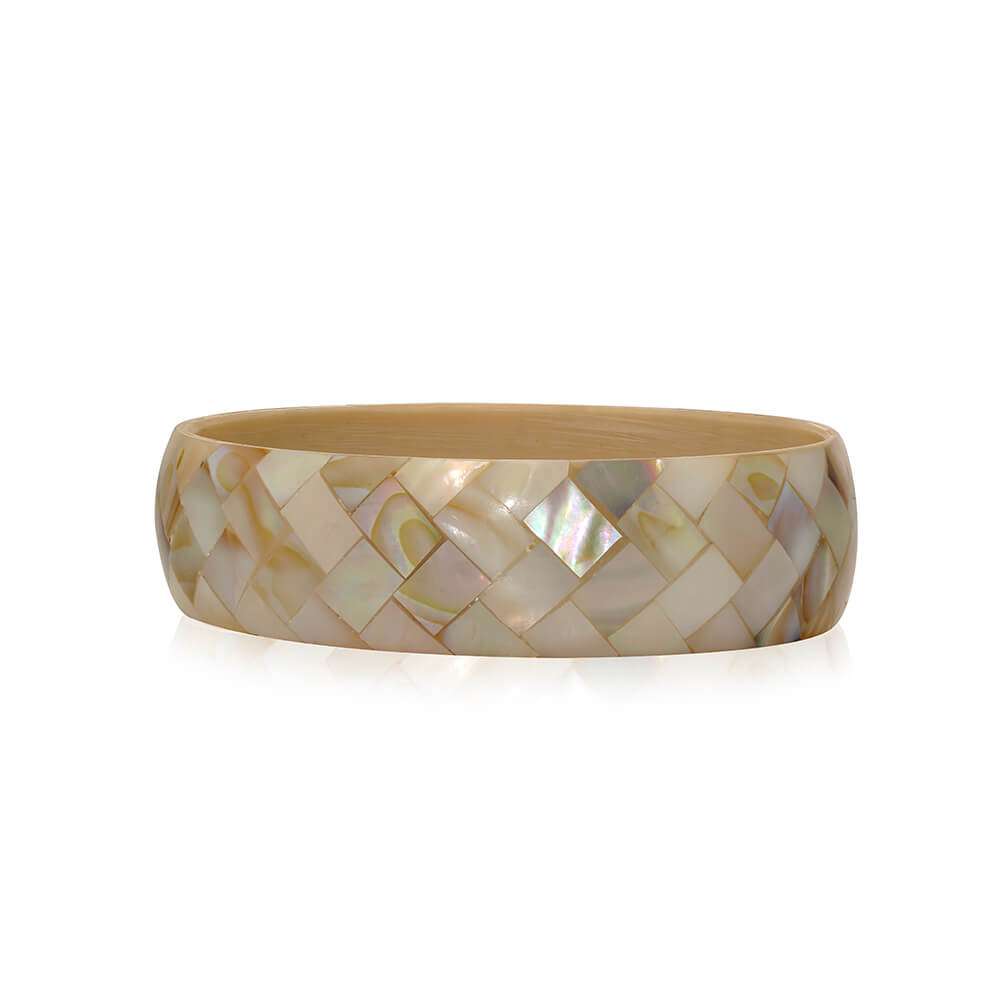 Mother of pearl bangle in beige